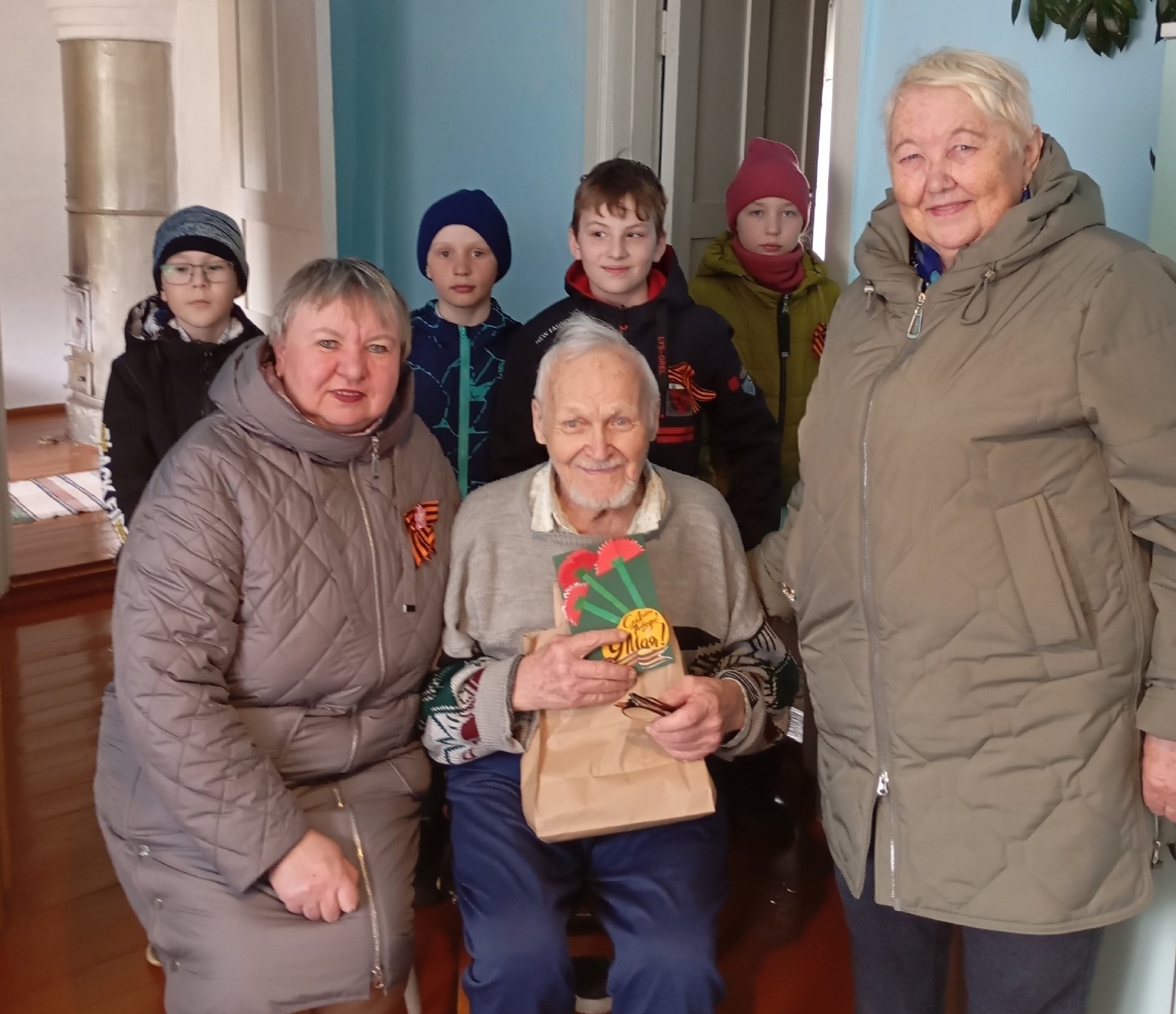 Поздравления с Днем Победы на дому.